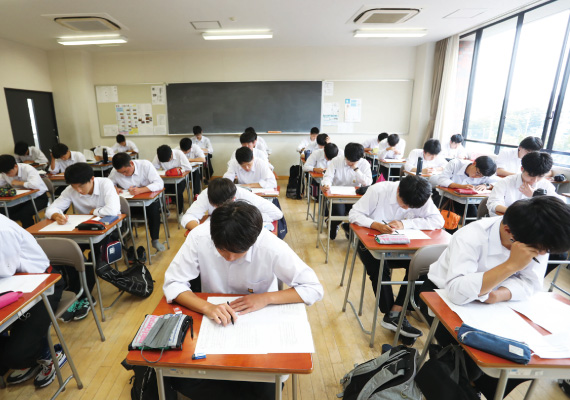 名古屋高等学校授業風景